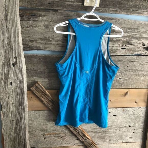 LIGHT Blue activewear tank with attached sports bra size XL - Picture 3 of 4